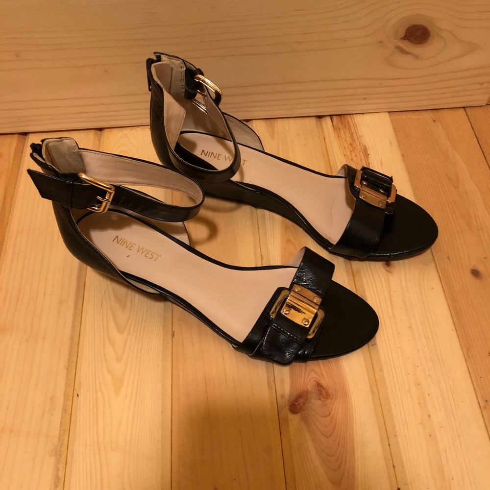 Nine West Size 9 Ankle Strap Wedge